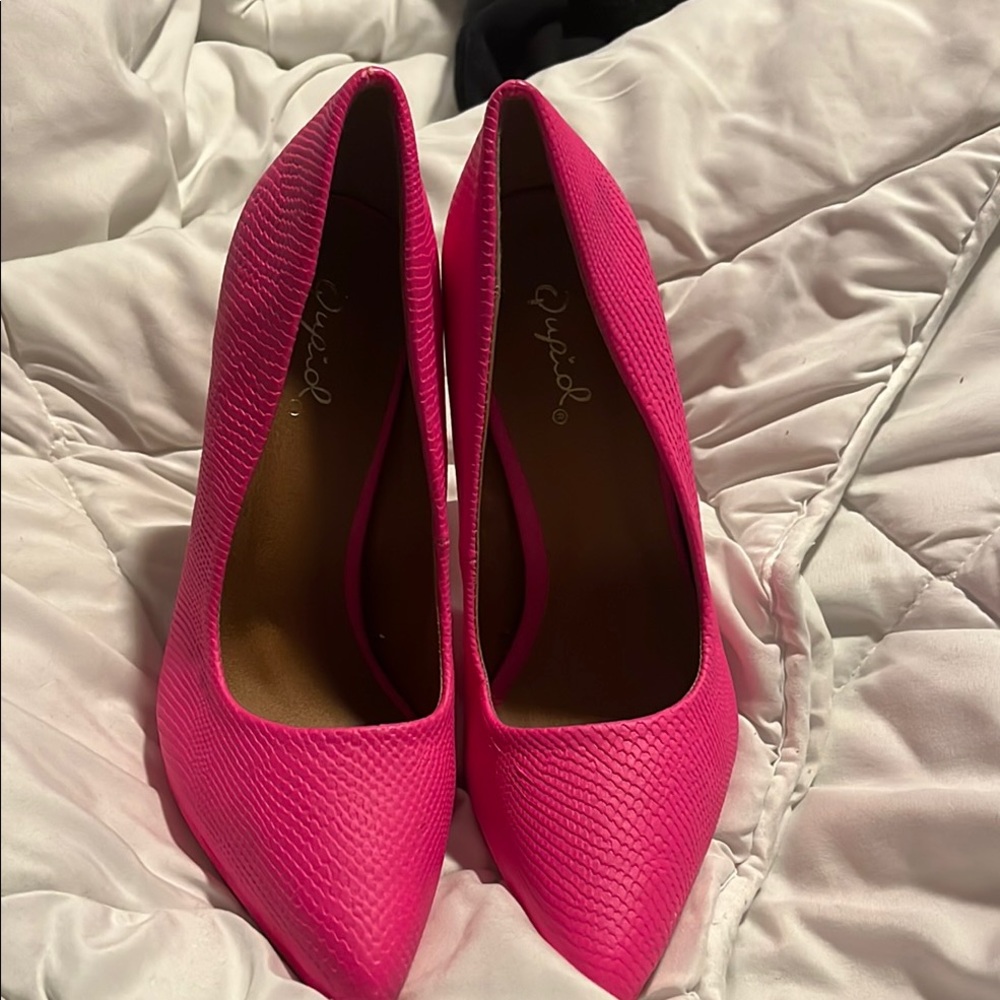 Cupid Pink Textured Heels